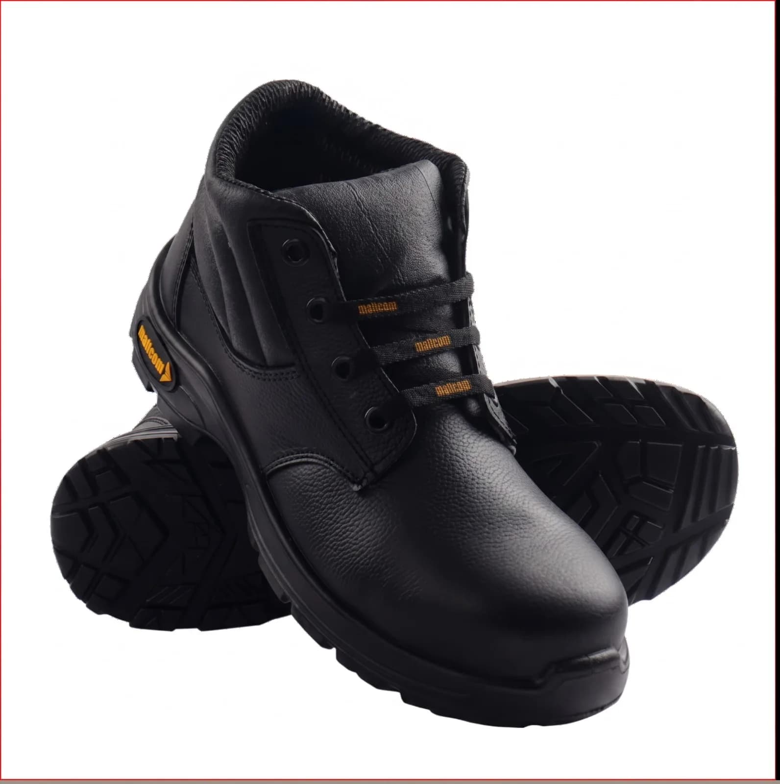 Paire de bottines de sécurité Mallcom en cuir noir vues trois quarts avec semelles